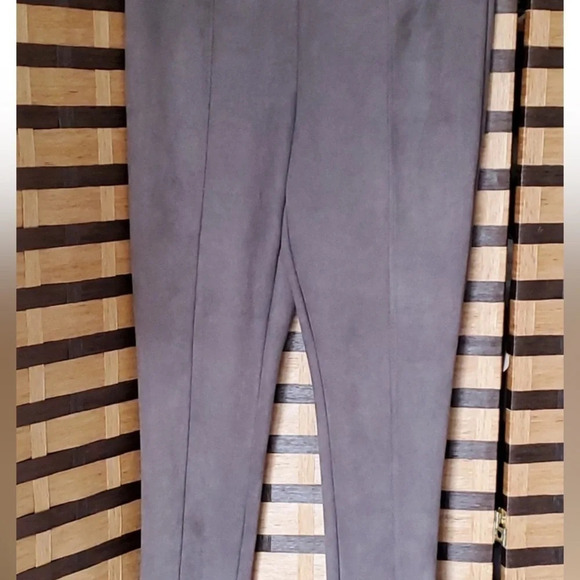 NWOT Andrew Marc | Super Soft Stretch Faux Suede Pull-On Pants (L) - Picture 6 of 11